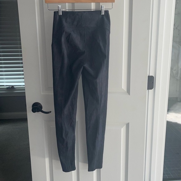 Lululemon Here to There High-Rise 7/8 Pant
Crosshatch Texture Black 2020 W5CPPS - Picture 5 of 7